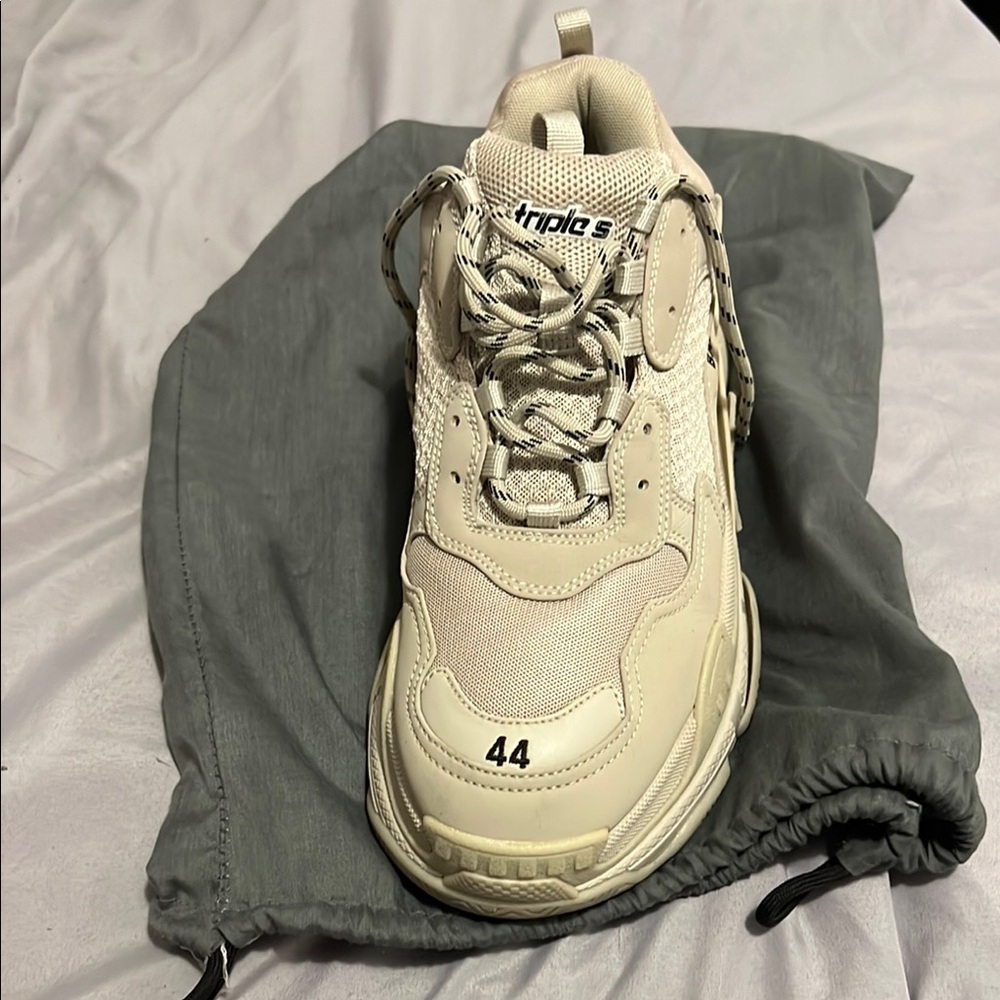 Balenciaga‘s triple s